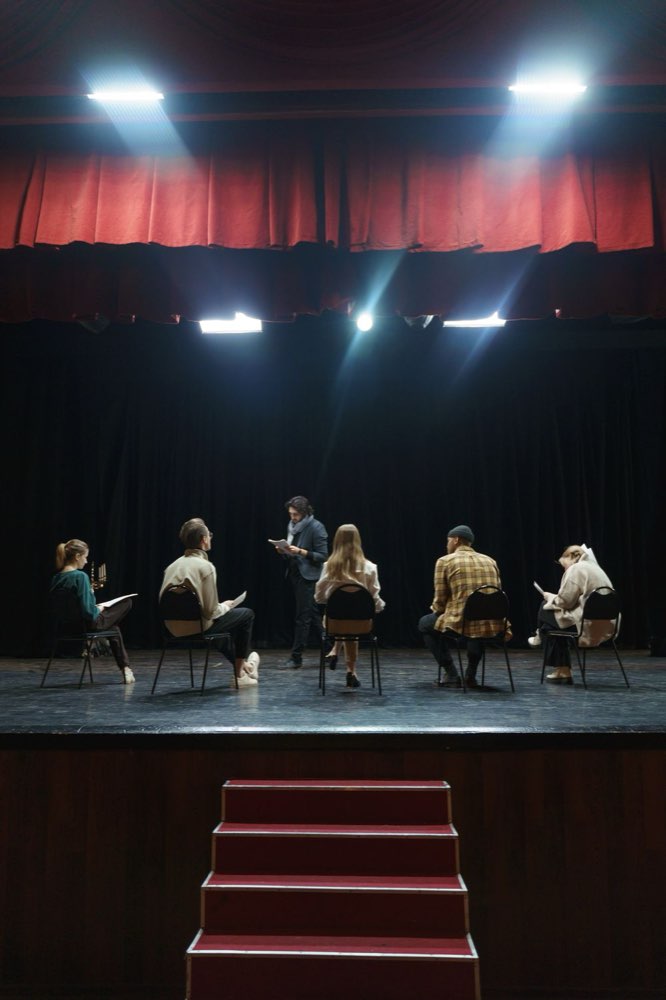 Creatieve theatersessie met deelnemers
